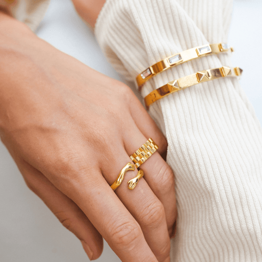 Embrace Hug Ring – 18K Gold Plated
