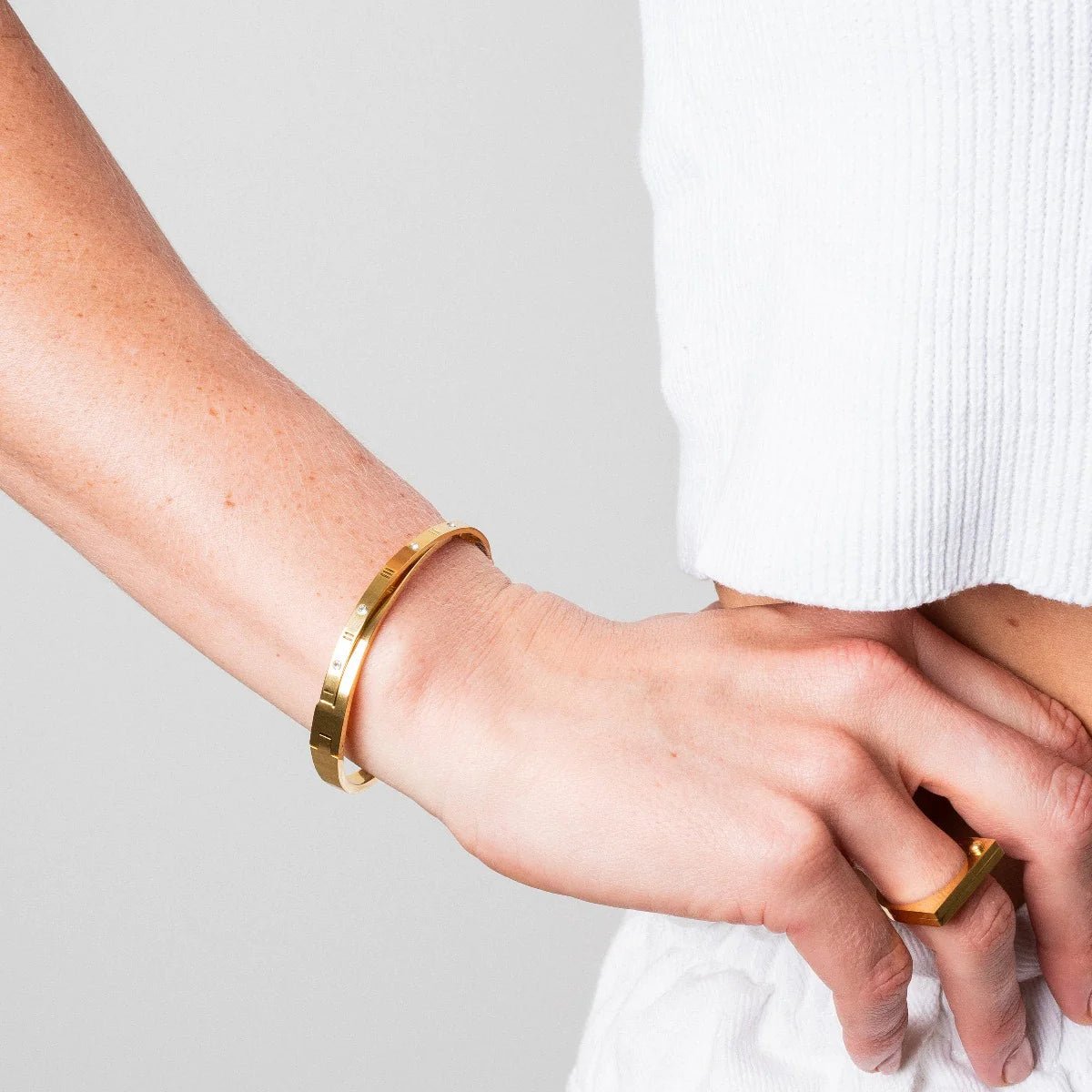 Aureum Roman Interlace Cuff – 18K Gold Plated | Rosarat