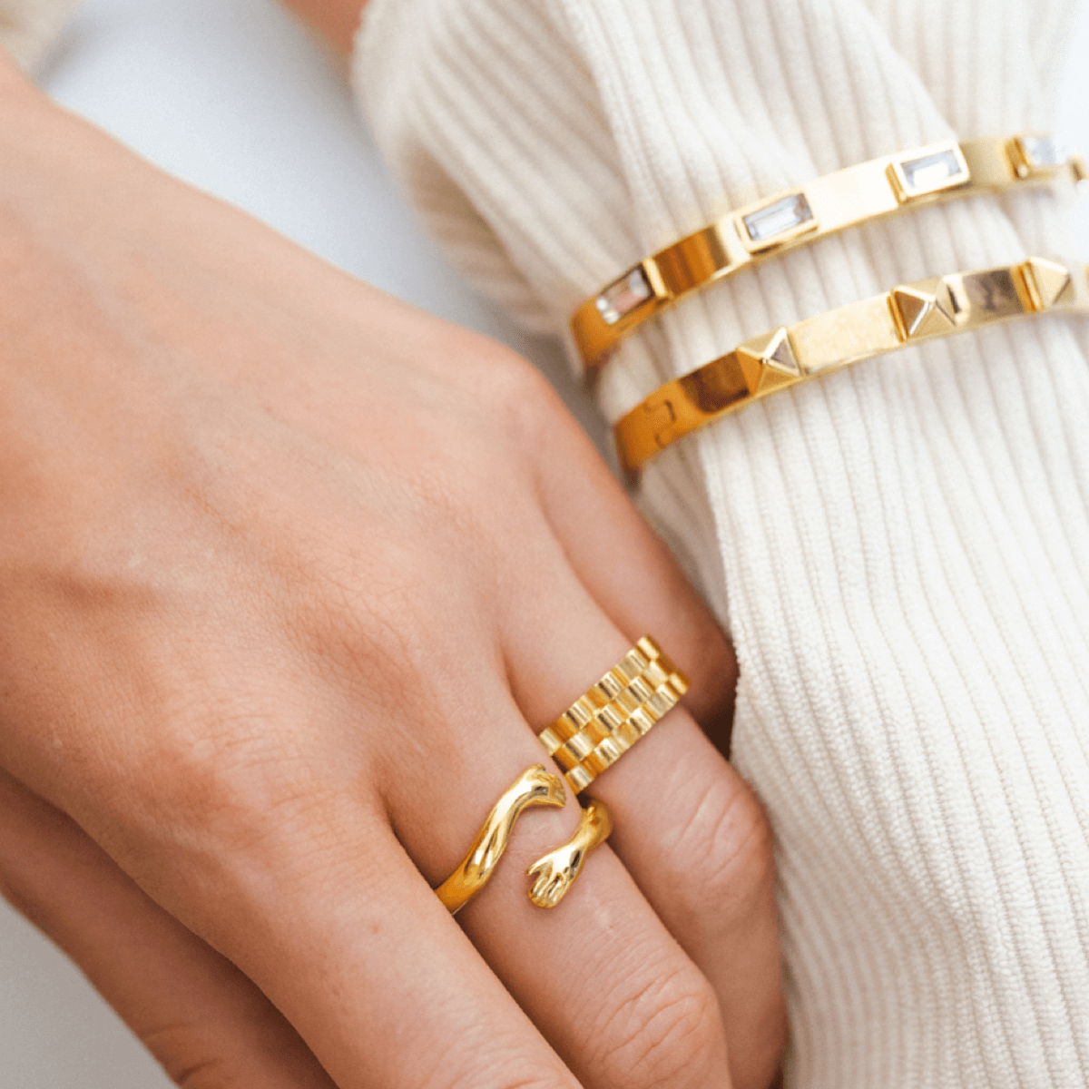 Embrace Hug Ring – 18K Gold Plated