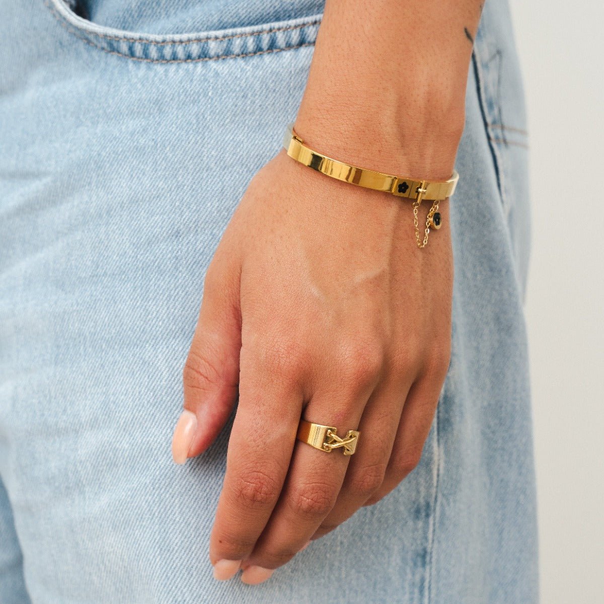 Lumé Charm Cuff – 18K Gold Plated | Rosarat