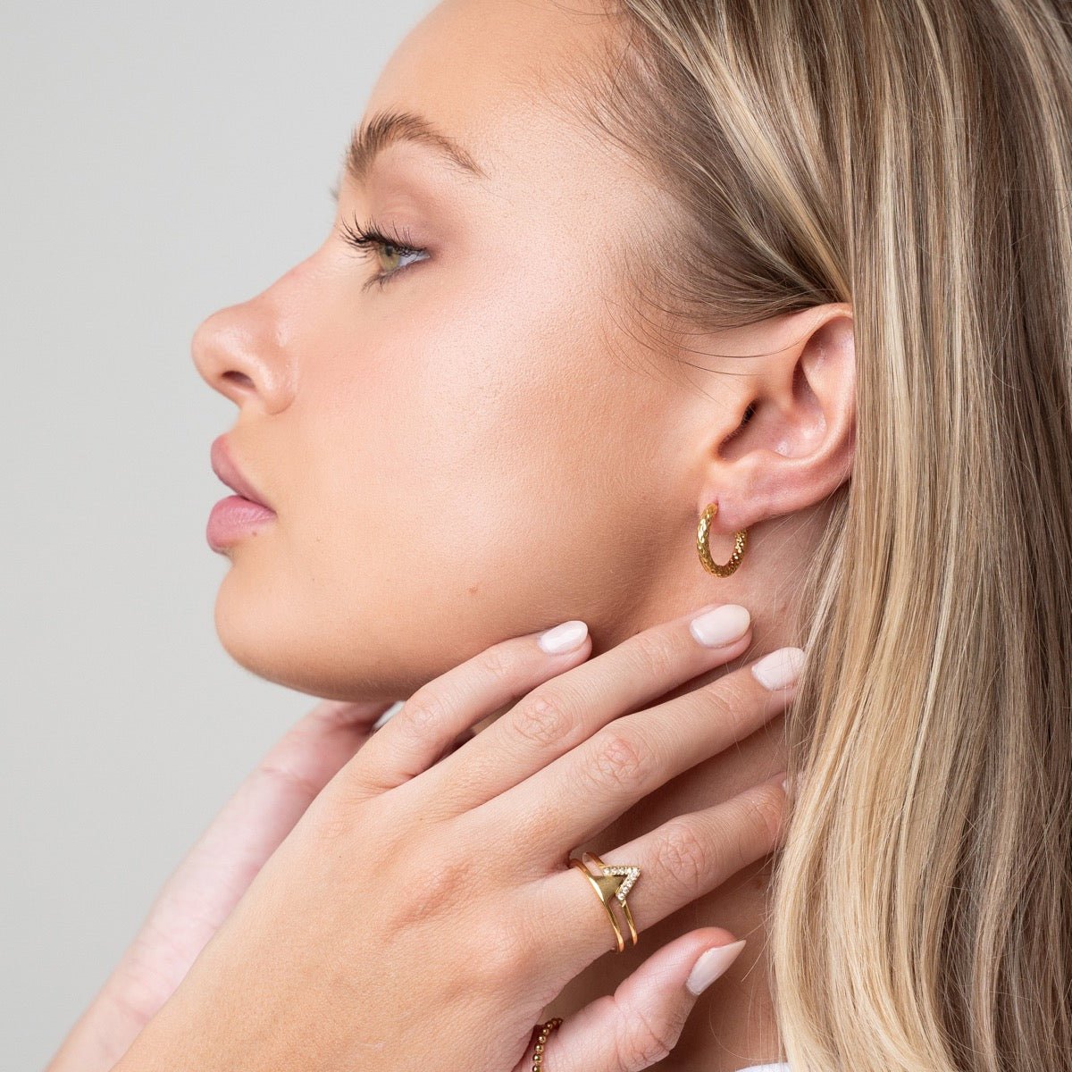 Arden Textured Hoop Earrings – 18K Gold Plated