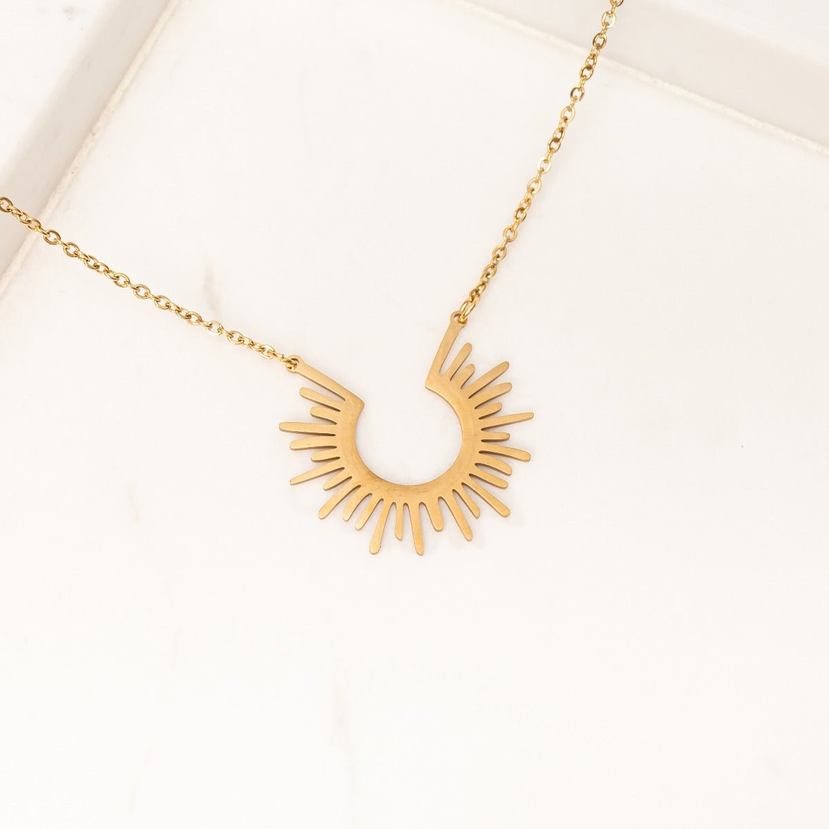 Vetra Spike Pendant Necklace – 18K Gold Triple Plated 