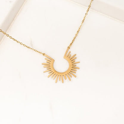 Vetra Spike Pendant Necklace – 18K Gold Triple Plated 