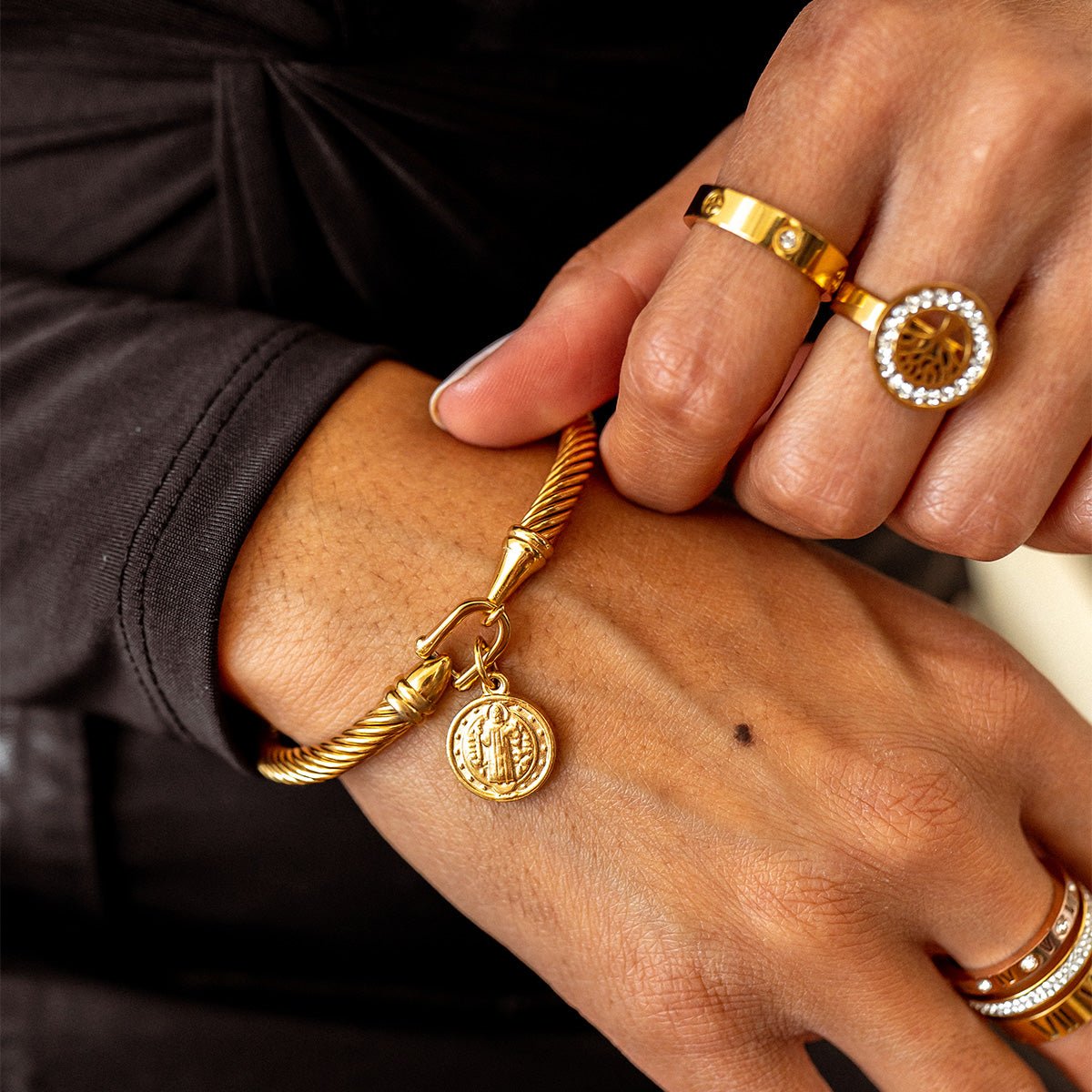 Benedict Cross Pendant Cuff – 18K Gold Plated | Rosarat