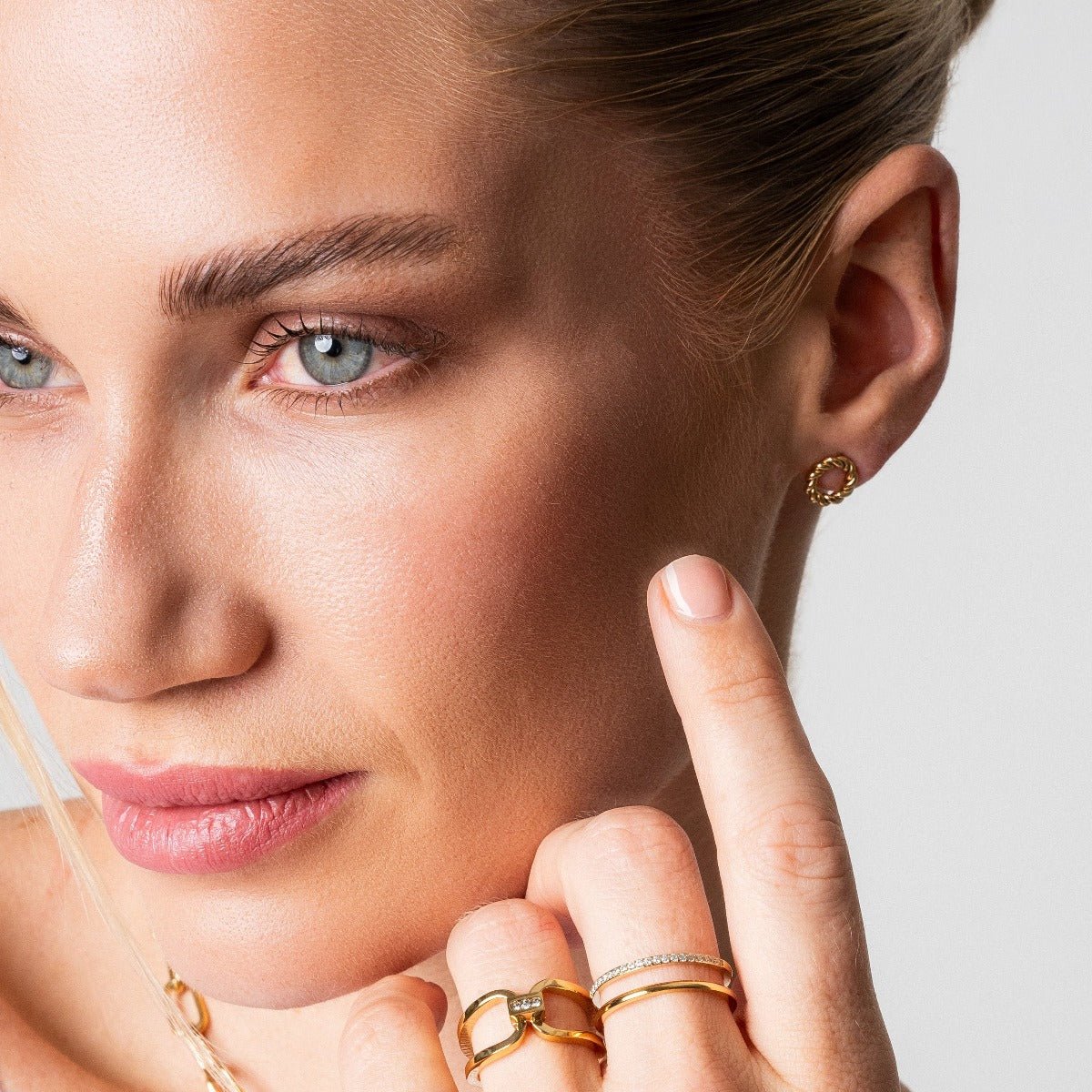 Lunara Twist Earrings – 18K Gold Plated