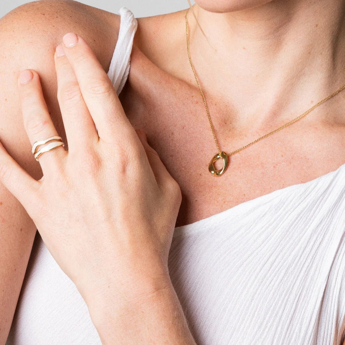 Abstract Mother of Pearl Adjustable Ring – 18K Gold Plated