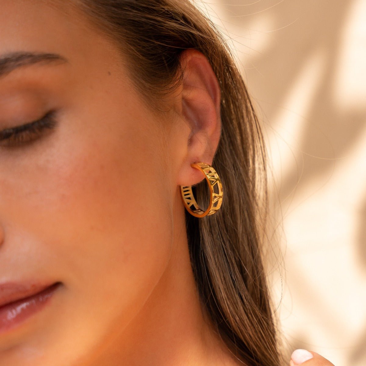 Roman Era Hoop Earrings – 18K Gold Plated