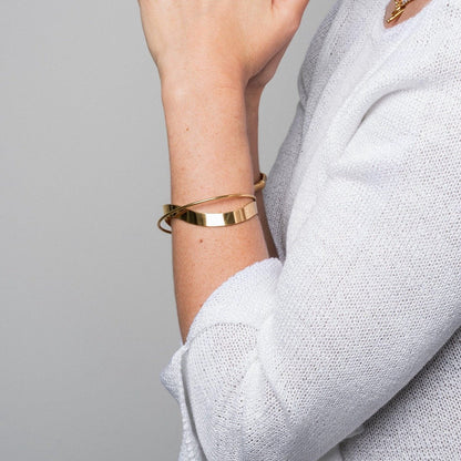 Interlock Gleam Cuff – 18K Gold Plated | Rosarat