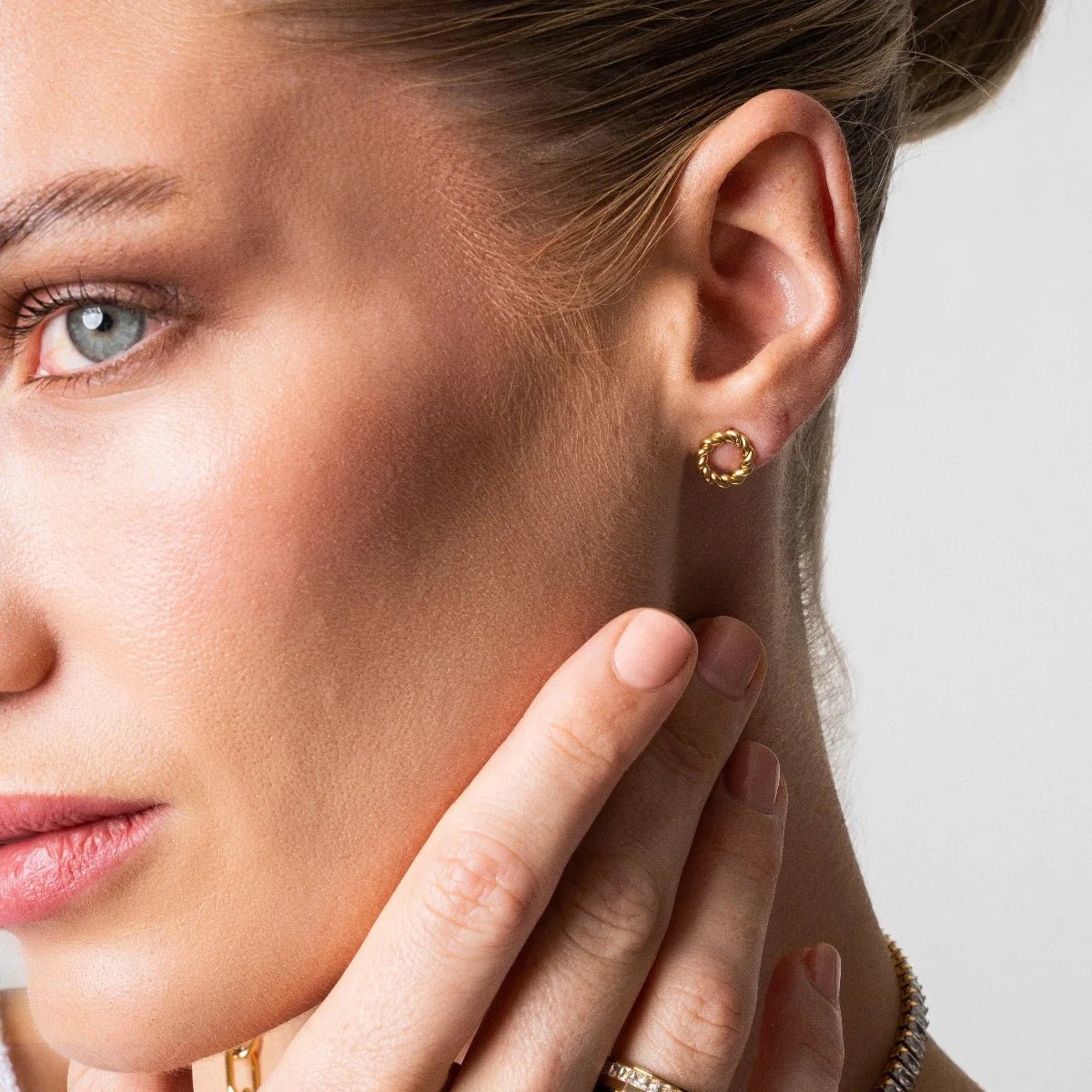 Lunara Twist Earrings – 18K Gold Plated