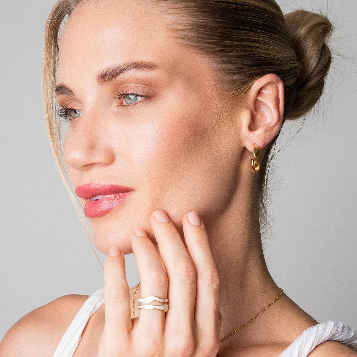 Abstract Mother of Pearl Adjustable Ring – 18K Gold Plated