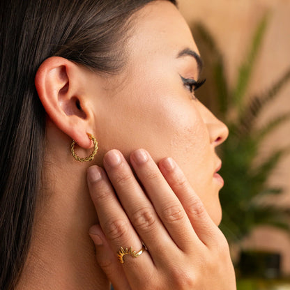 Elara Twist Hoops – 18K Gold Plated 