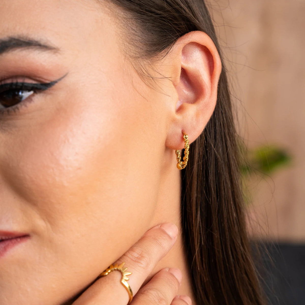 Elara Twist Hoops – 18K Gold Plated 