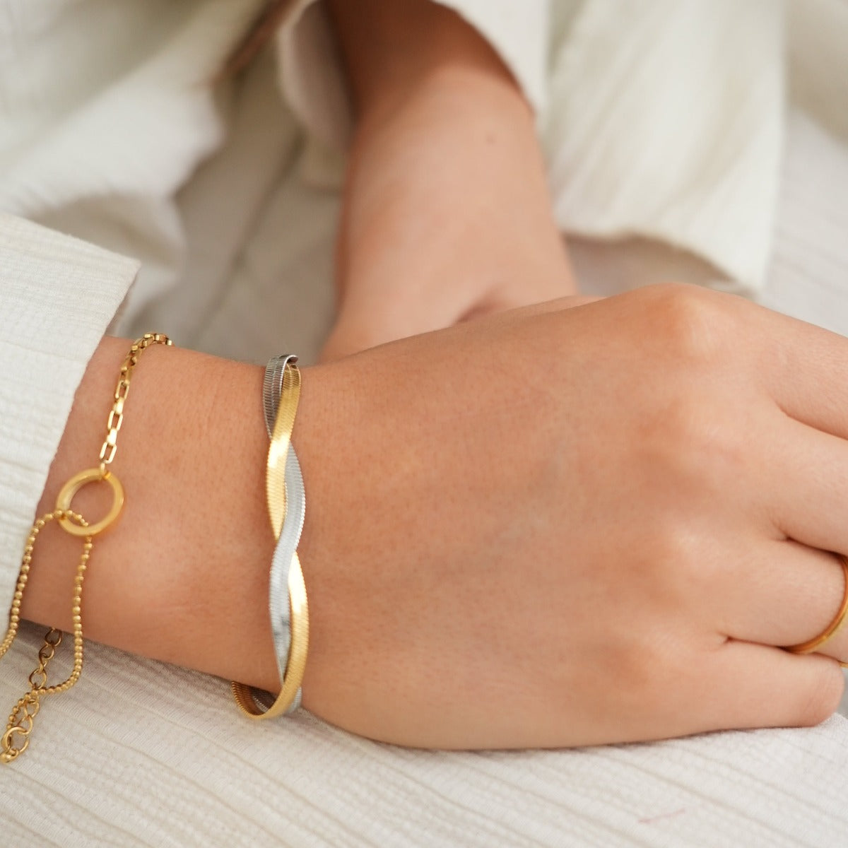 Une Bracelet Plated in 18k Gold 