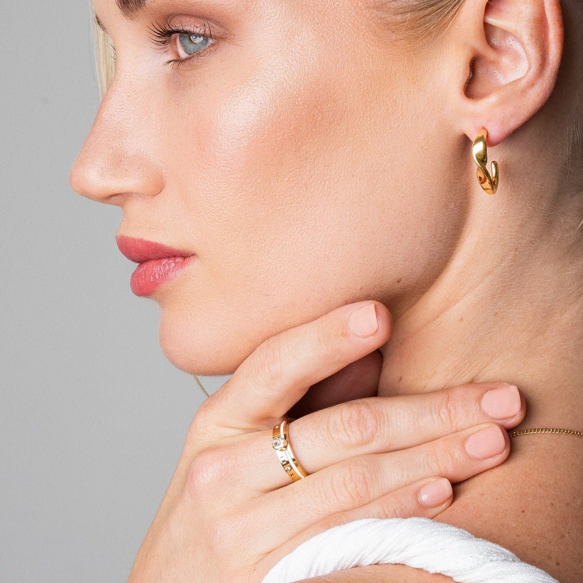 Queen Crystal Ring – 18K Gold Plated