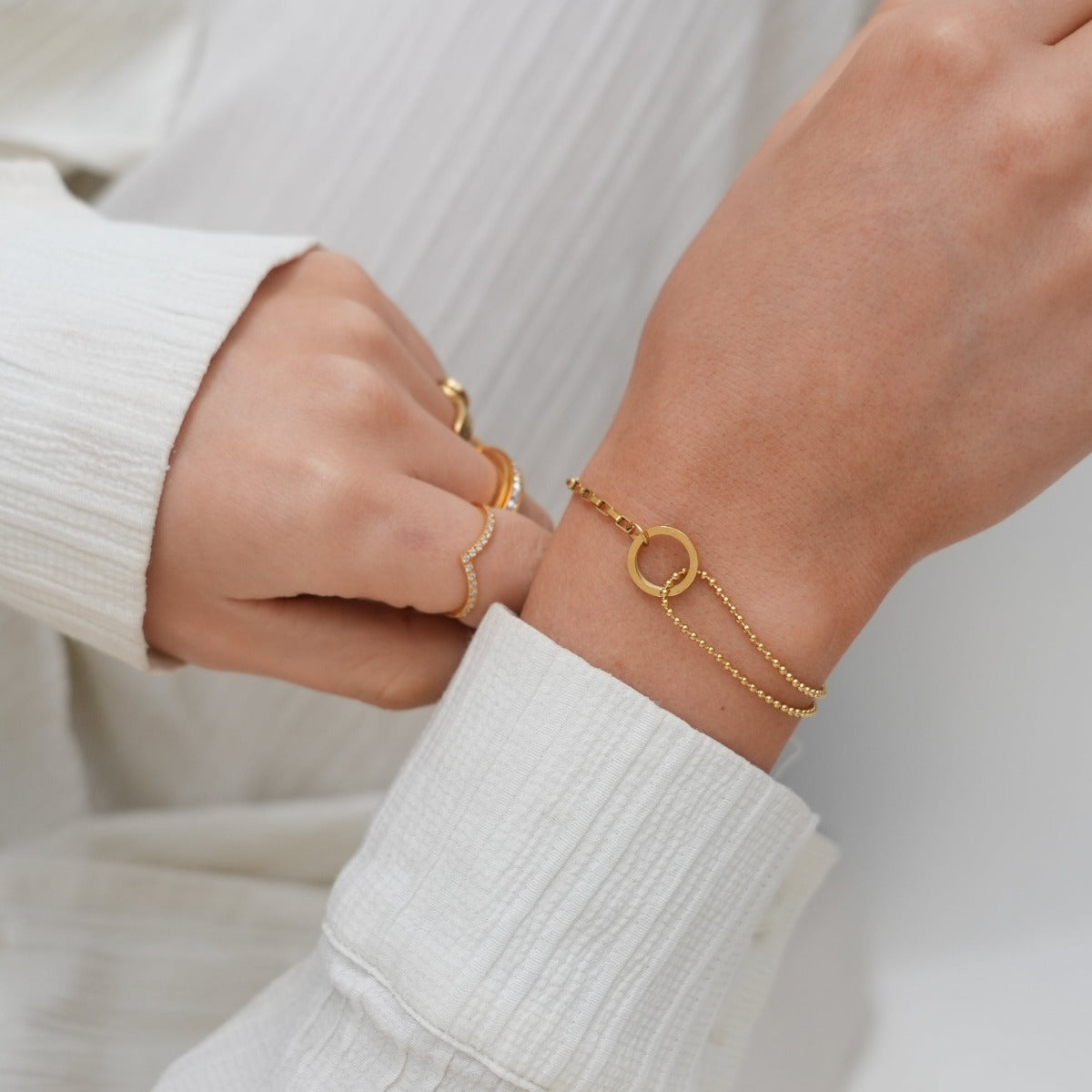 Une Bracelet Plated in 18k Gold 