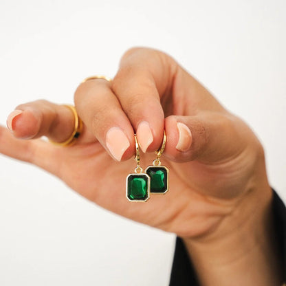 Small hoop earring with green crystal, 18k gold plated.