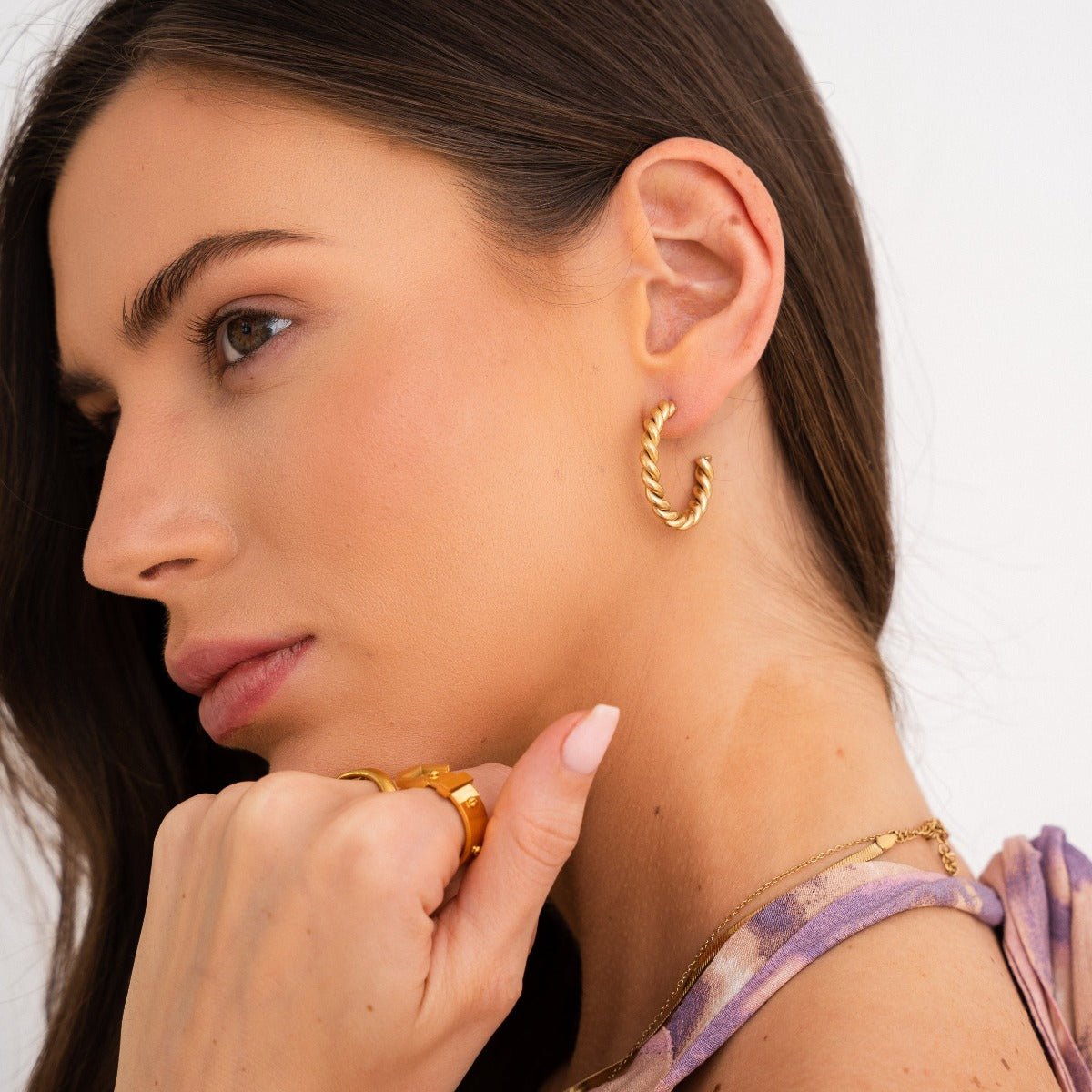 Liora Twisted Hoop Earrings – 18K Gold Plated
