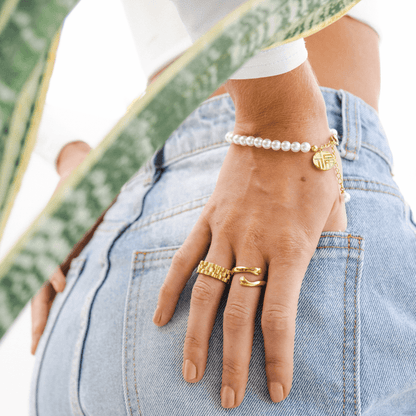 Embrace Hug Ring – 18K Gold Plated 