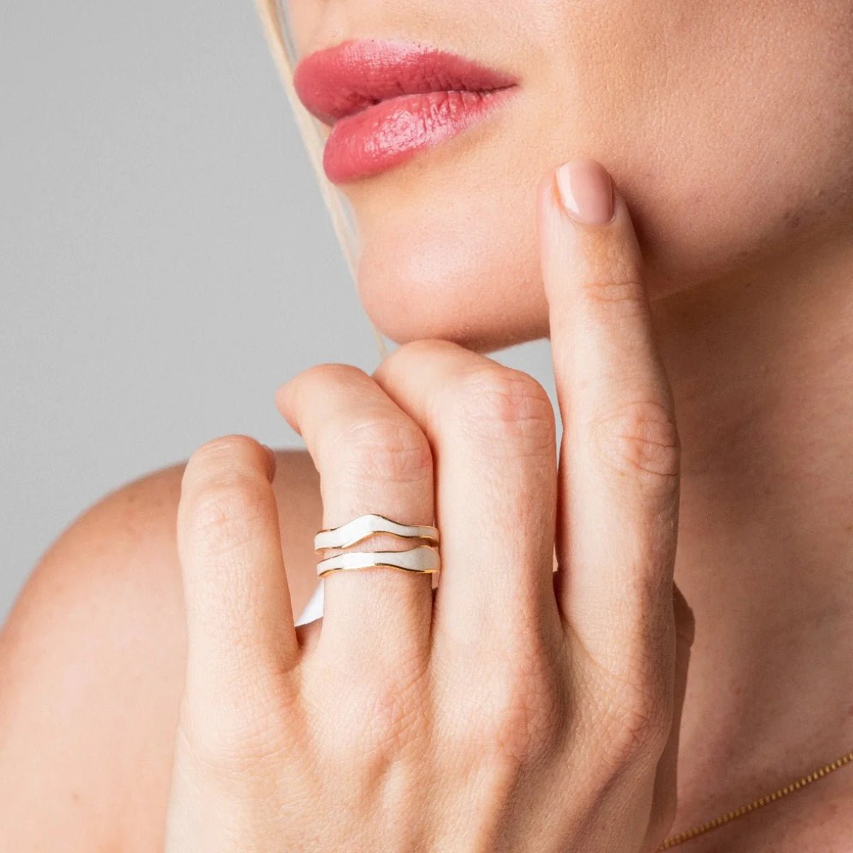 Abstract Mother of Pearl Adjustable Ring – 18K Gold Plated