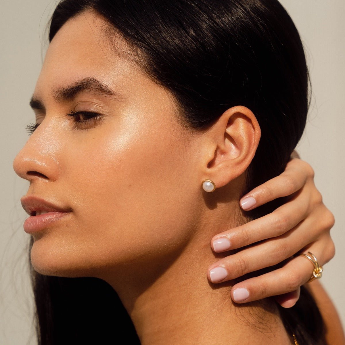 Elara Single Pearl Earrings – 18K Gold Plated