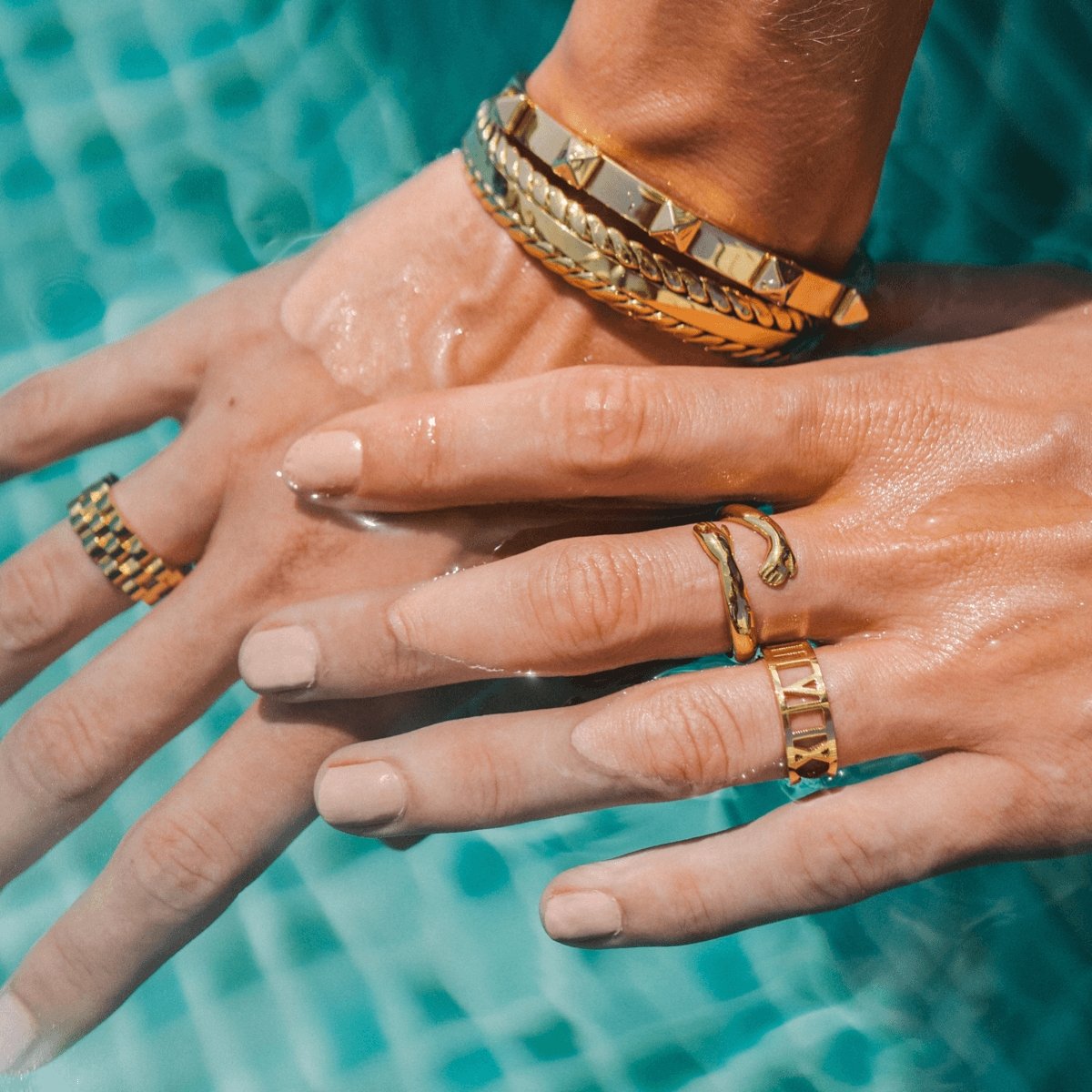 Evelune Golden Leaf Bracelet – 18K Gold Plated | Rosarat 