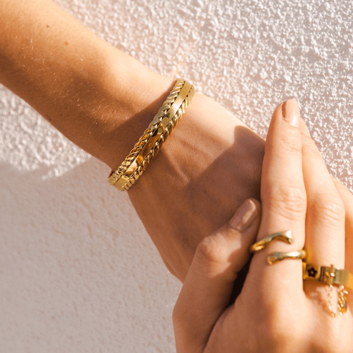 Evelune Golden Leaf Bracelet – 18K Gold Plated | Rosarat 