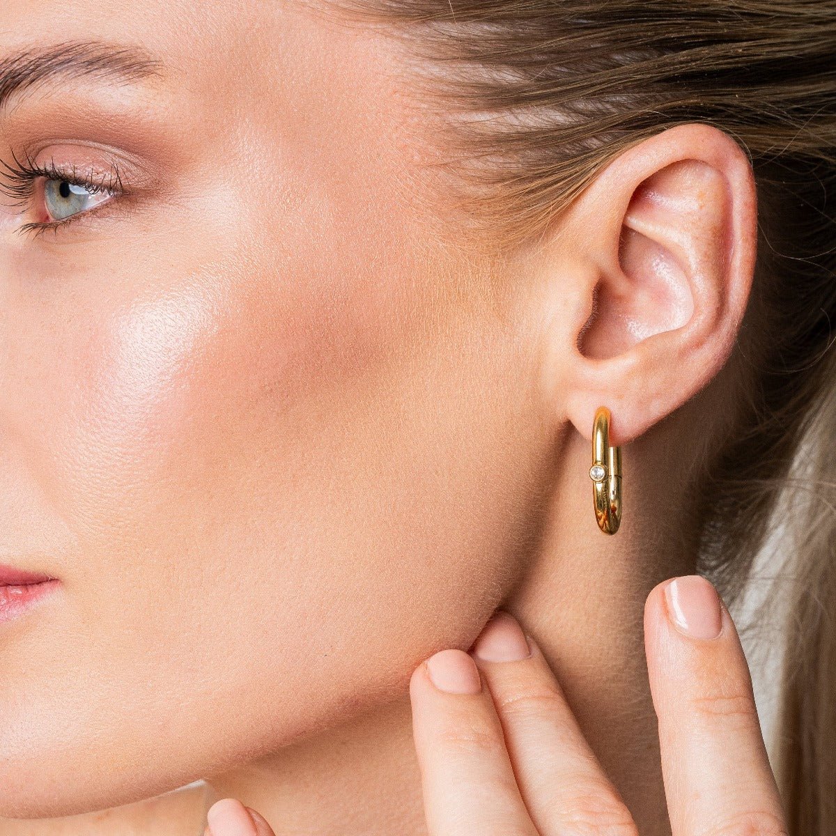 Evelyn Shine Hoop Earrings – 18K Gold Plated