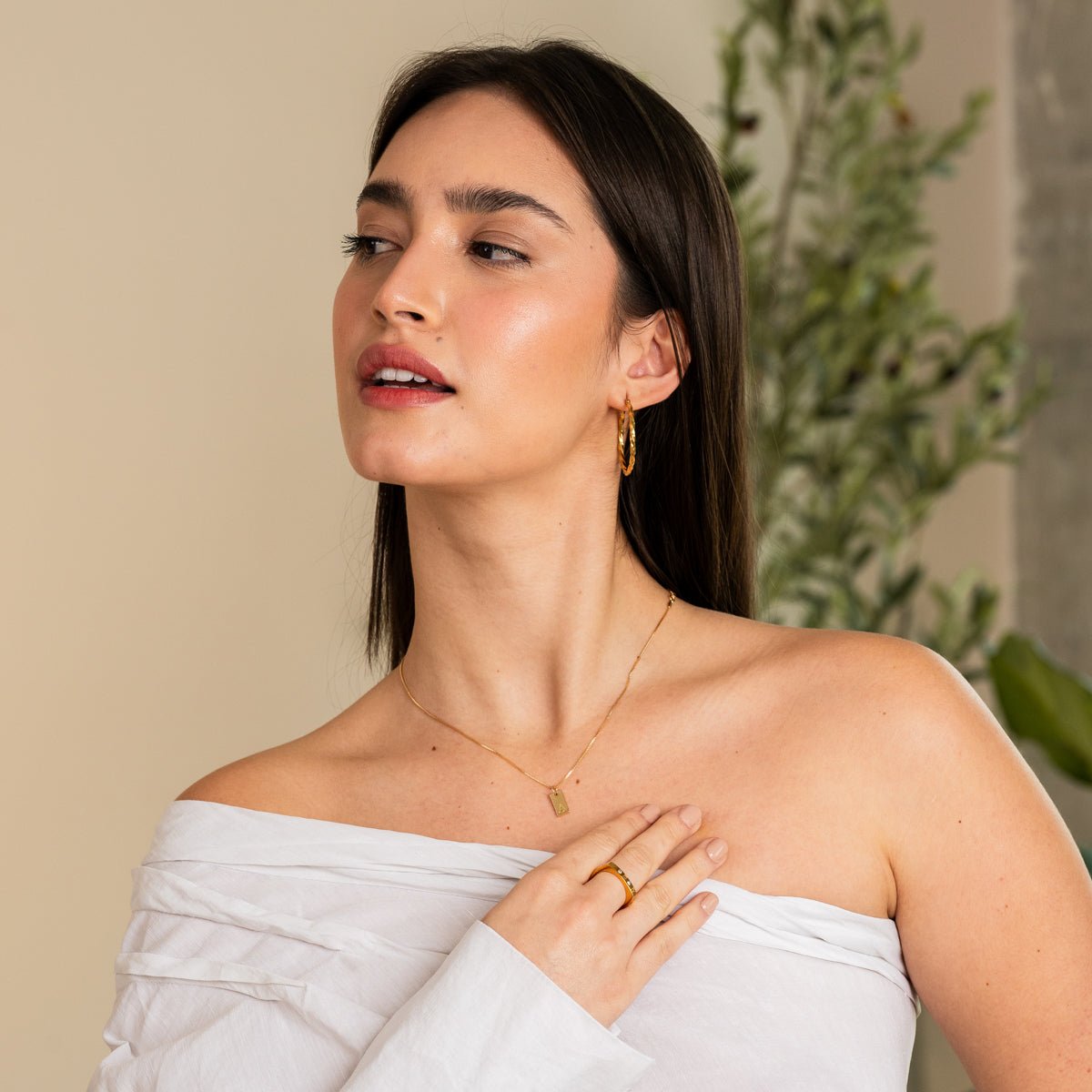 Liora Initial Necklace – 18K Gold Plated