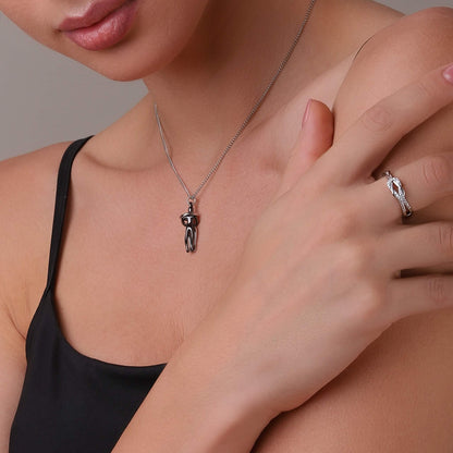Hug Necklace – Solid Gold