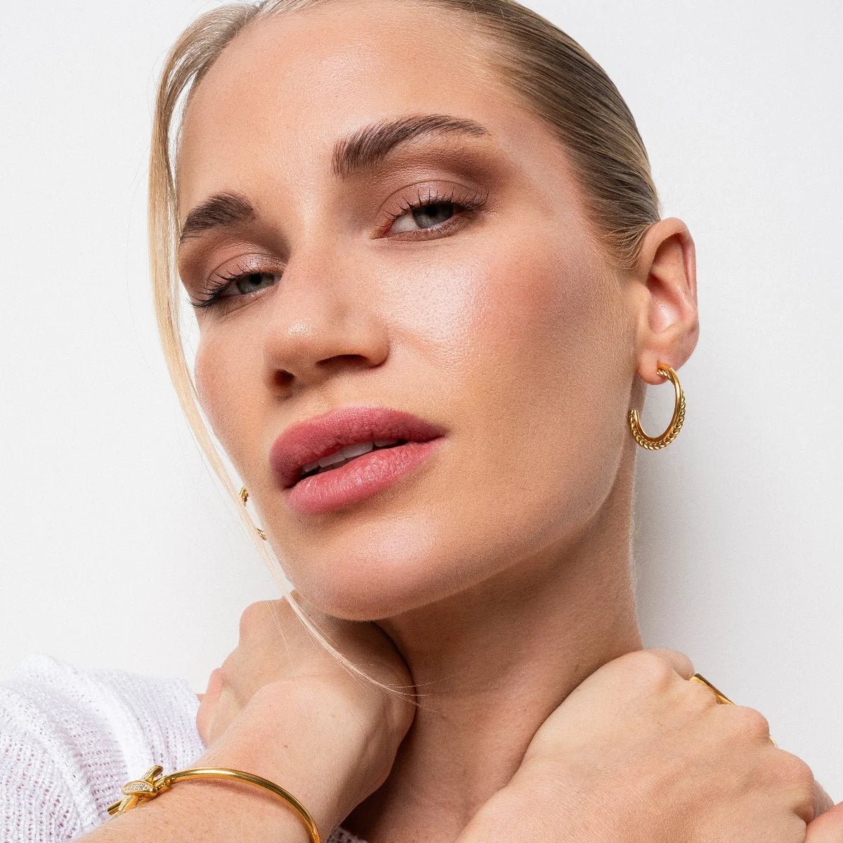 Mirelle Bold Hoop Earrings – 18K Gold Plated