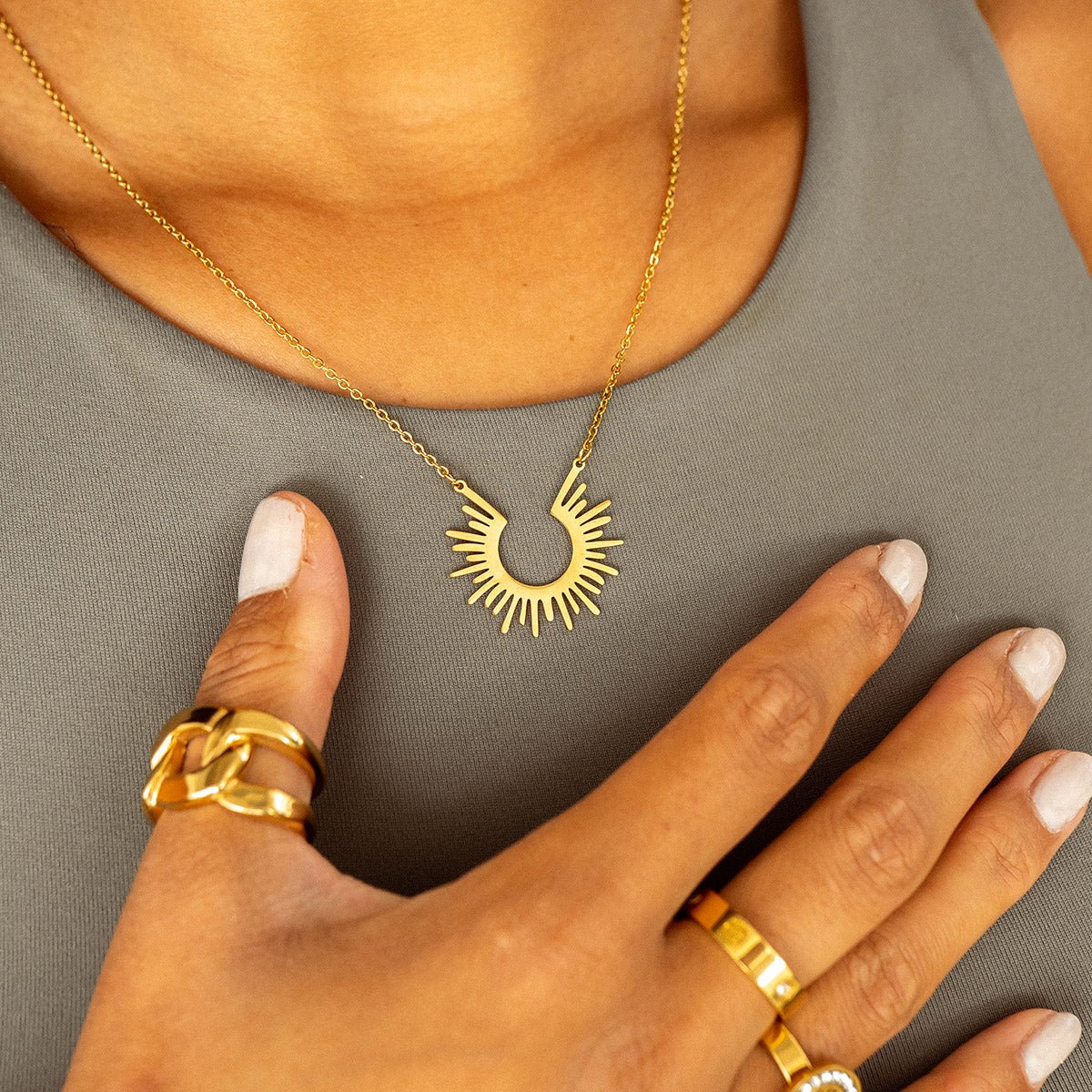 Vetra Spike Pendant Necklace – 18K Gold Triple Plated 